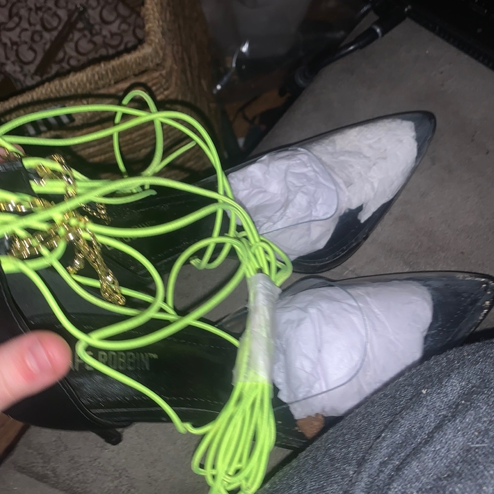 The string glows in black light. Heels